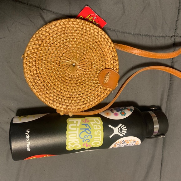 Small Round Straw Weave Bag - Picture 4 of 5